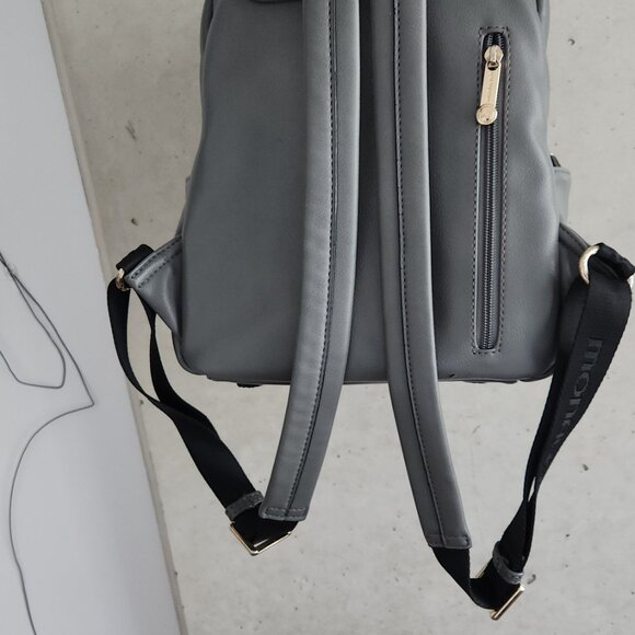 Small Light Grey Pleather Backpack – Stylish & Functional Day Trip Bag - Picture 3 of 6